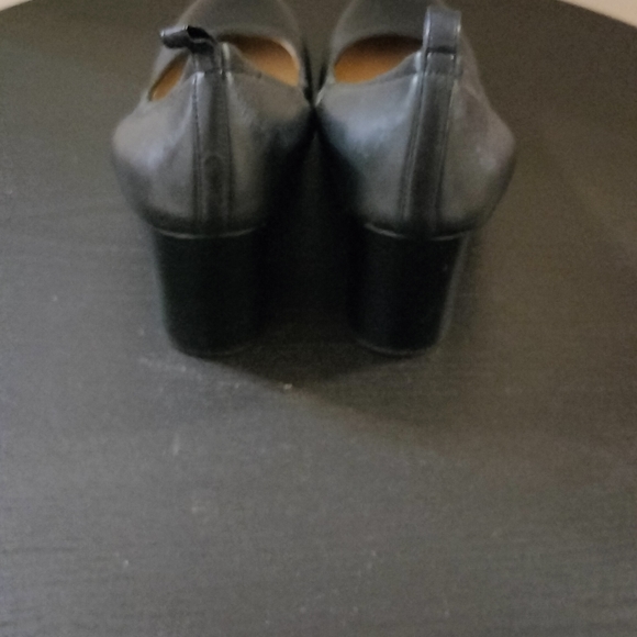Natralizer Black heels Size 9M - Picture 4 of 5